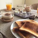 Bed & Breakfast To Live