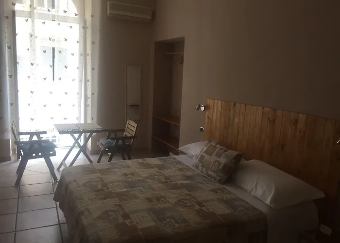 To Live 3* Napoli